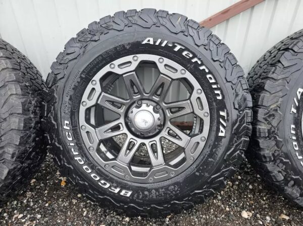 Wheels in excellent condition for Dodge Ram 4