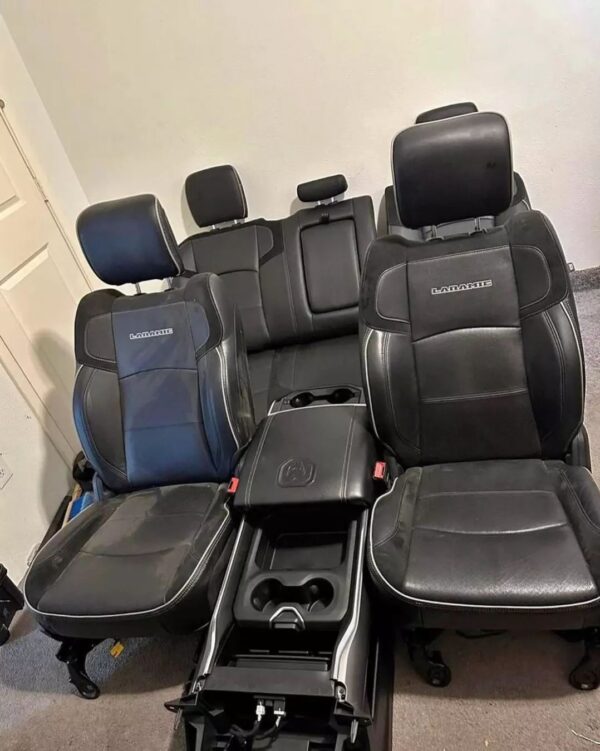 RAM LARAMIE BLACK LEATHER SEATS